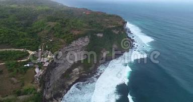 巴厘岛乌卢瓦图悬崖的鸟瞰图